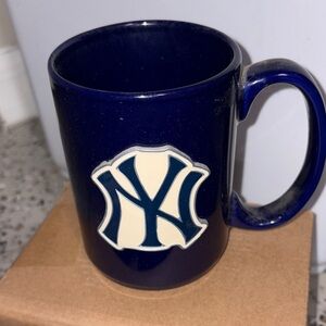 New York Yankees logo mug